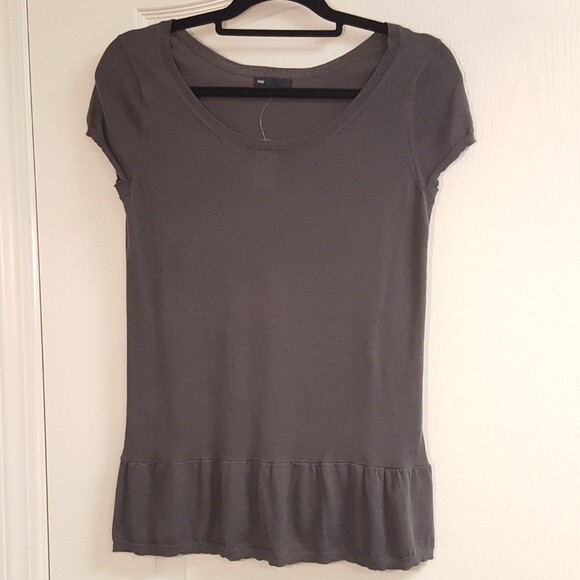GAP Grey Short Sleeved Sweater NWT - Picture 1 of 4